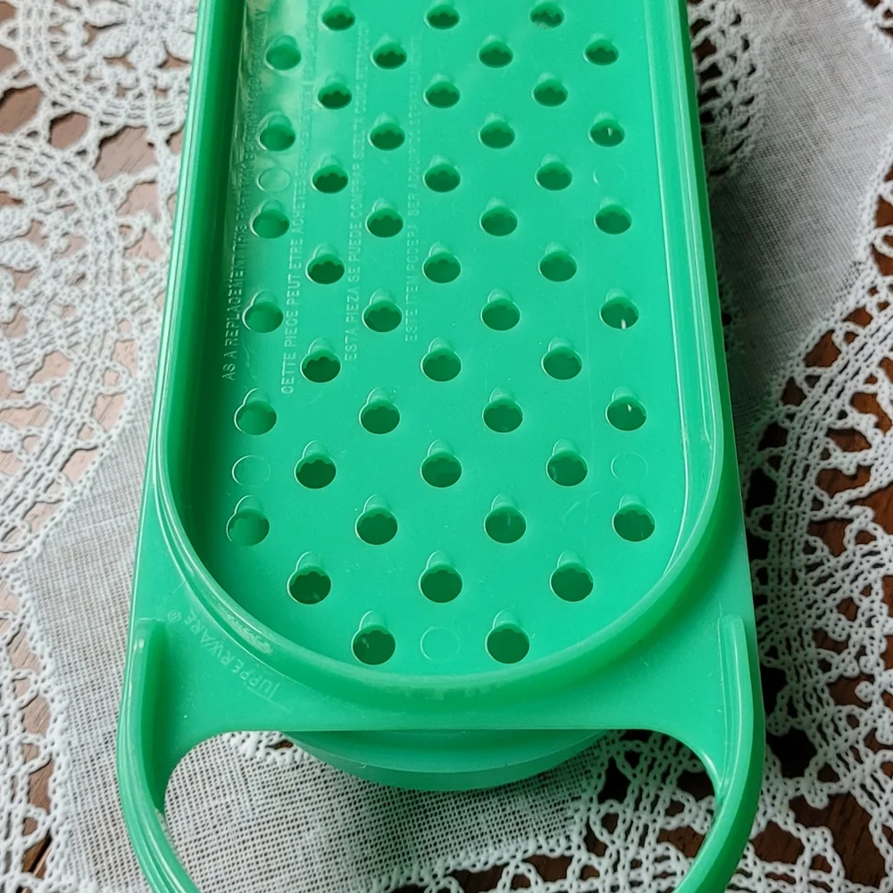 Tupperware grater - Picture 2 of 4